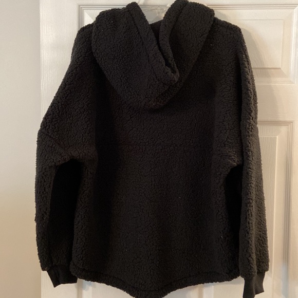 PINK Sherpa Size L brand new with tags size L length 28” bust 42” - Picture 8 of 16